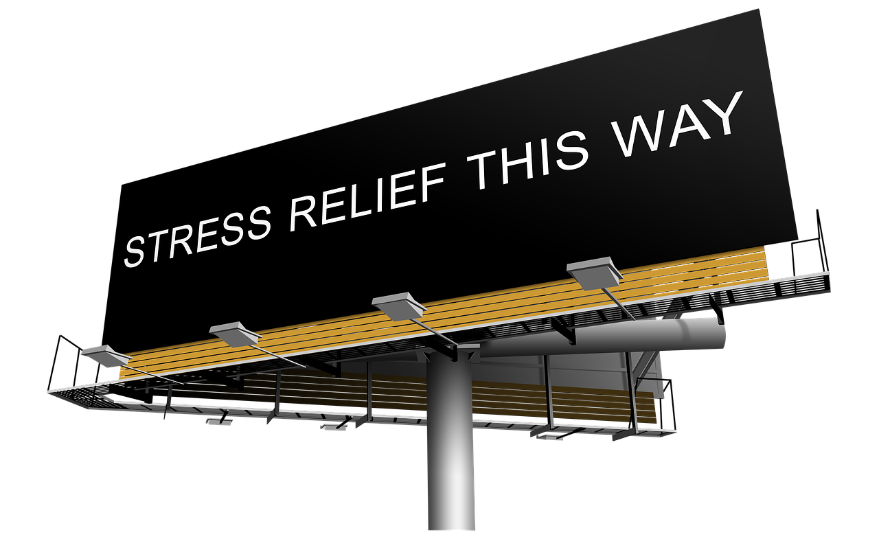 Kyltti jossa englanniksi teksti stress relief this way